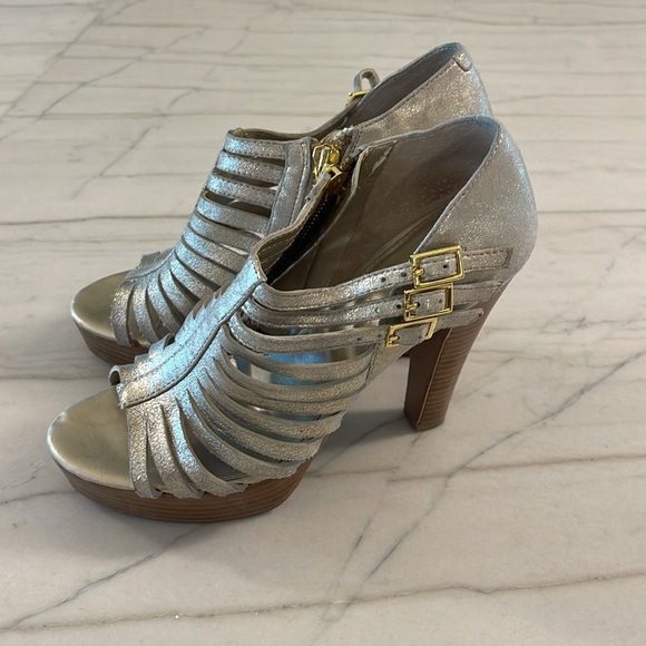 Lauren by Ralph Lauren gold heels - Picture 3 of 9